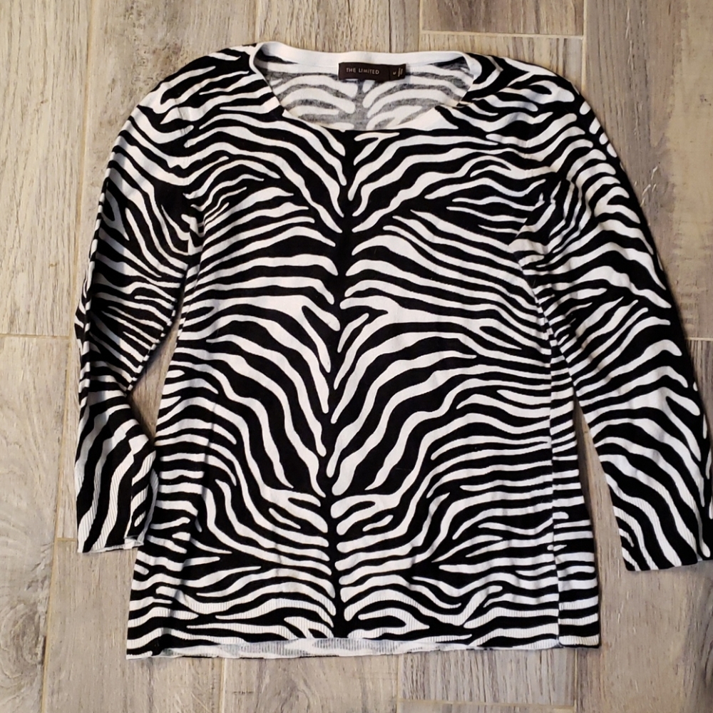 Fitted light weight zebra print sweater